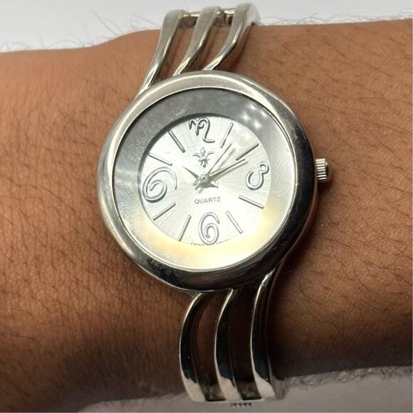 Retro Silver Cuff Watch - Picture 1 of 3